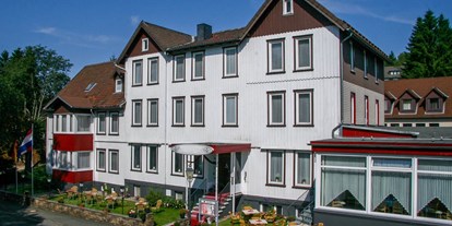 Hotel Immobilien - Betriebsart: Hotel mit Restaurant - Haupteingang vorne - Hotel nähe 38640 Goslar (Harz) mit erfolgreichem Konzept, langfristig verpachtet als Renditeobjekt zu verkaufen