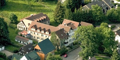 Hotel Immobilien - Betriebsart: Hotel mit Restaurant - Objekt aus der Vogelperspektive - Hotel nähe 38640 Goslar (Harz) mit erfolgreichem Konzept, langfristig verpachtet als Renditeobjekt zu verkaufen