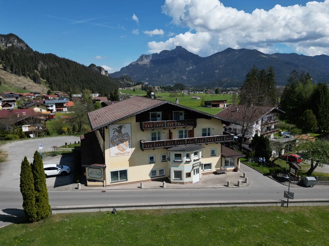 Hotel Immobilien: Außenansicht Hotel - Kernsaniertes Boutique-Hotel in Tirol – Naturparkregion Reutte, sofort betriebsbereit