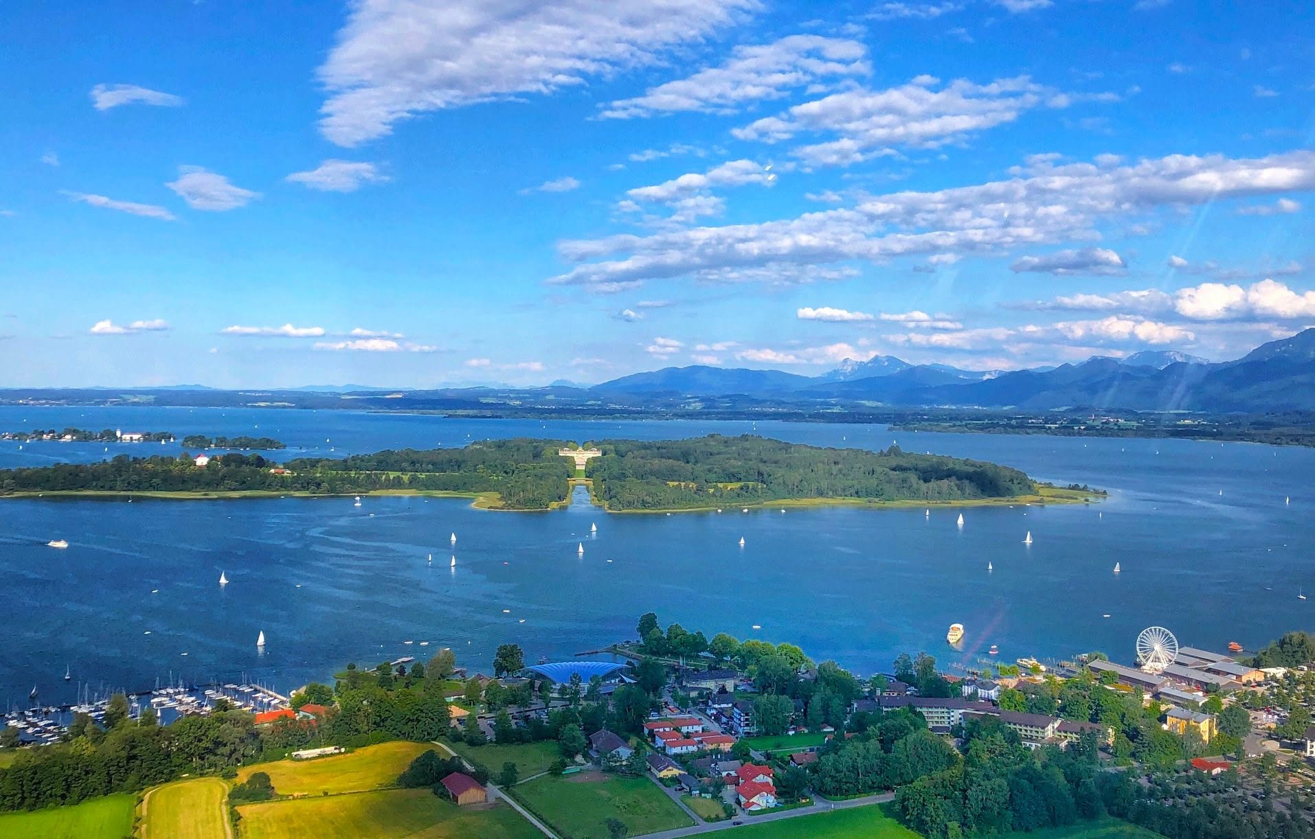 Hotel kaufen pachten - Chiemsee von oben - Renoviertes, attraktives Hotel in Chiemseenähe zum Kauf