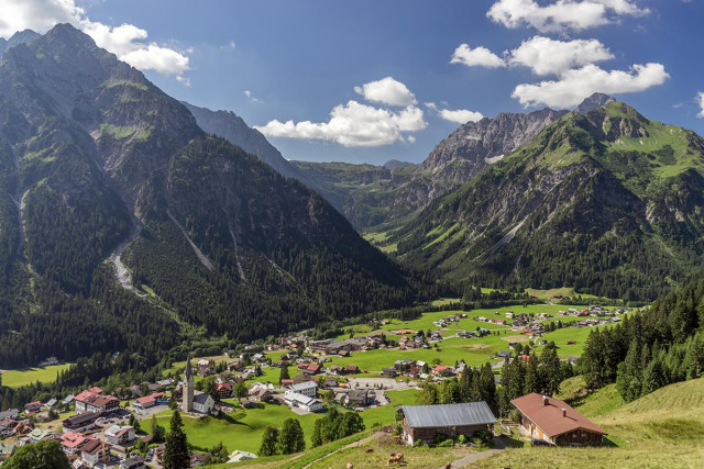 Hotel kaufen pachten - Hotel Garni zum Kauf im wunderschönen Kleinwalsertal - Äusserst gepflegtes, kleines Hotel Garni im Kleinwalsertal zum Kauf