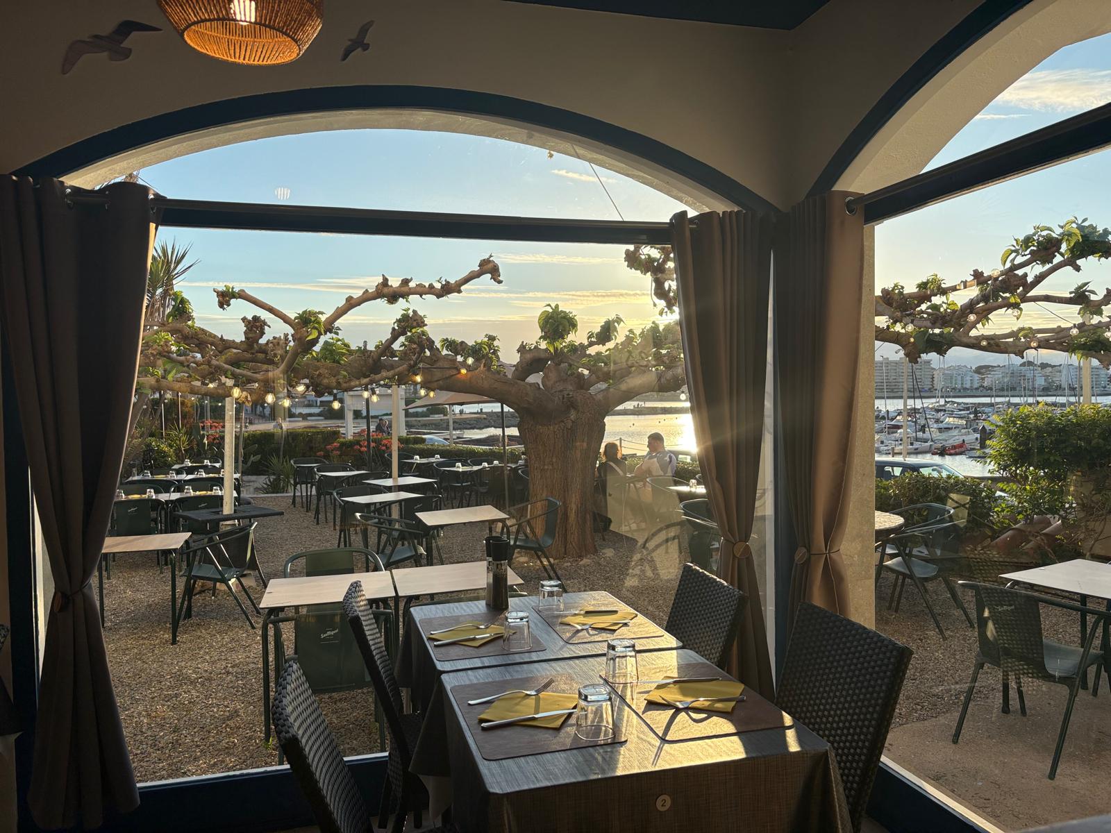 Hotel kaufen pachten - La Gavina, L'Escala, Costa Brava, funktionierendes Restaurant an erster Meereslinie