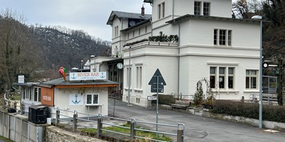 Hotel Immobilien - Pachten - Balduinstein - Das Kaffeehaus befindet sich im historischen Bahnhofsgebäude - Kaffeehaus Stellwerk plus Zweizimmerwohnung 