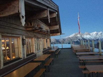 Hotel Immobilien - Österreich - TOP Bergrestaurant mit Apartments direkt an der Skipiste im Salzburger Land  zu verkaufen! - Kaufangebot  TOP-modernes Bergrestaurant mit Apartments - direkt an der Piste