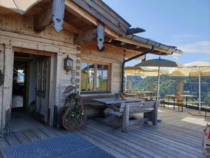 Hotel Immobilien - Österreich - TOP Bergrestaurant mit Apartments direkt an der Skipiste im Salzburger Land zu verkaufen! - Kaufangebot  TOP-modernes Bergrestaurant mit Apartments - direkt an der Piste