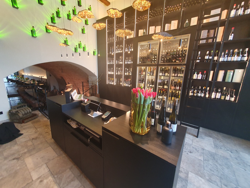 Hotel kaufen pachten - Modernes Restaurant mit Vinothek in Bayern zur Erstverpachtung