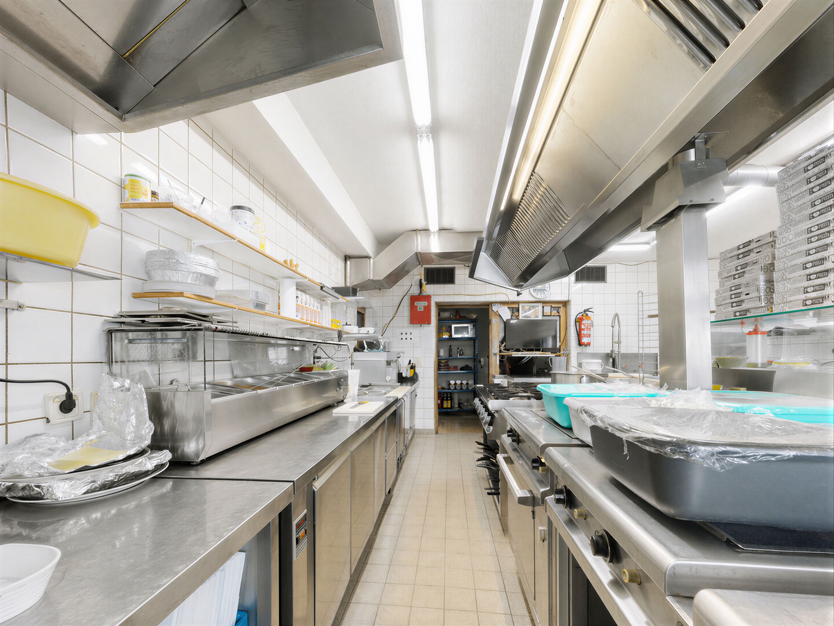 Gastronomie kaufen pachten: Küche - Historisches Gasthaus am Marktplatz: Restaurant, Saal, Betreiberwohnung & Ausbaupotenzial