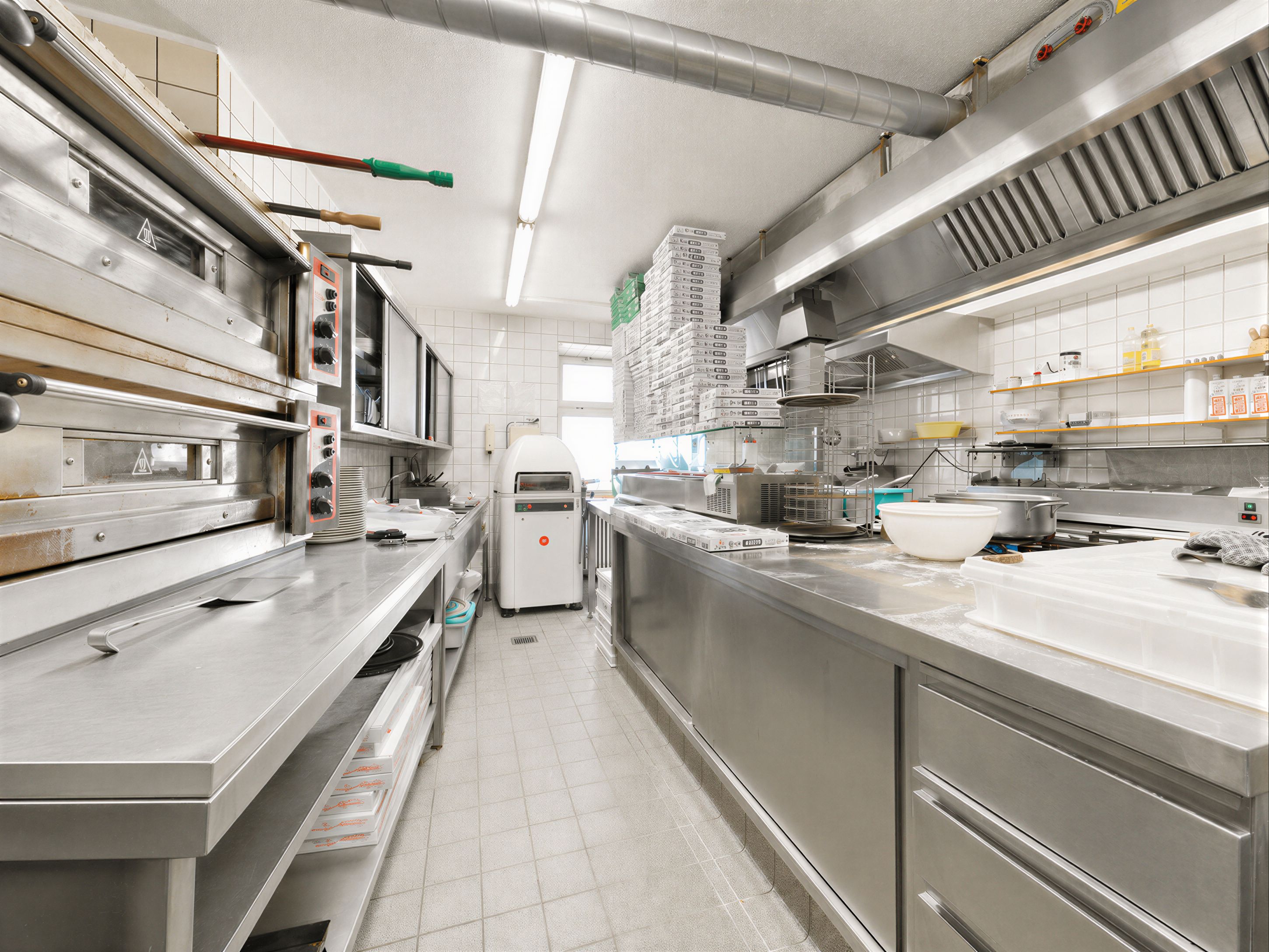 Gastronomie kaufen pachten: Küche - Historisches Gasthaus am Marktplatz: Restaurant, Saal, Betreiberwohnung & Ausbaupotenzial