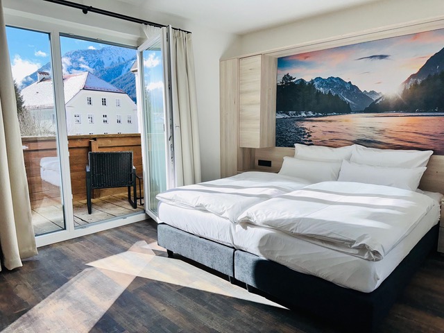 Hotel Immobilien - Zimmer - Kernsaniertes Boutique-Hotel in Tirol – Naturparkregion Reutte, sofort betriebsbereit