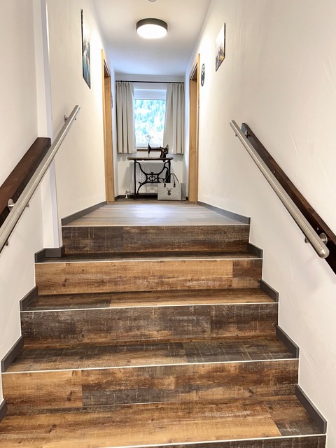 Hotel Immobilien - Stiegenaufgang - Kernsaniertes Boutique-Hotel in Tirol – Naturparkregion Reutte, sofort betriebsbereit