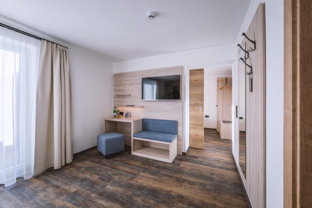 Hotel kaufen pachten: Zimmer - Kernsaniertes Boutique-Hotel in Tirol – Naturparkregion Reutte, sofort betriebsbereit