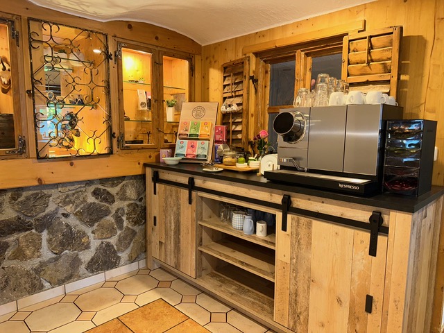 Hotel kaufen pachten: Restaurant, Frühstücksbereich - Kernsaniertes Boutique-Hotel in Tirol – Naturparkregion Reutte, sofort betriebsbereit