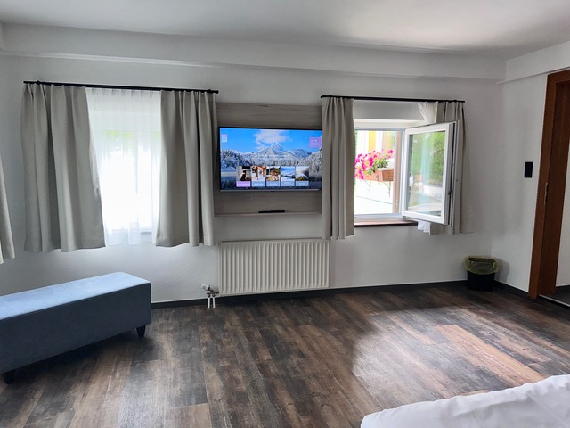 Hotel kaufen pachten: Familiensuite - Kernsaniertes Boutique-Hotel in Tirol – Naturparkregion Reutte, sofort betriebsbereit