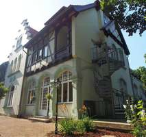 Hotel kaufen pachten: Außen (Terasse) - Schlossvilla