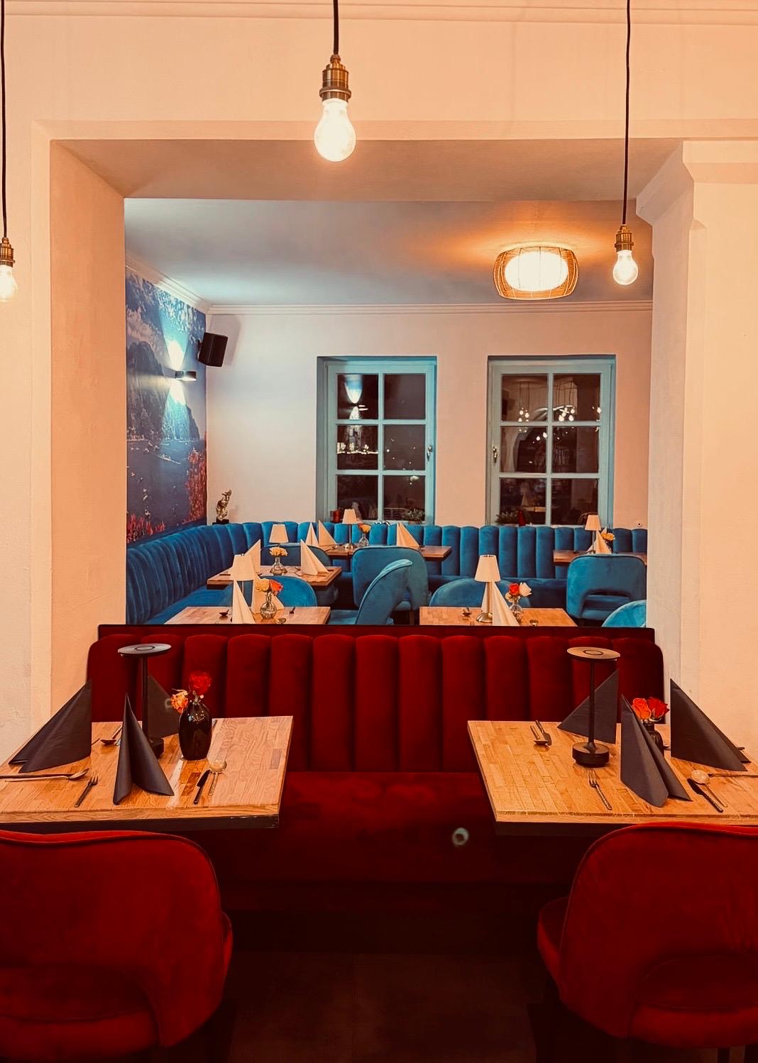 Gastronomie kaufen pachten: Innenraum mit neuer Ausstattung  - Restaurant + Eisdiele
