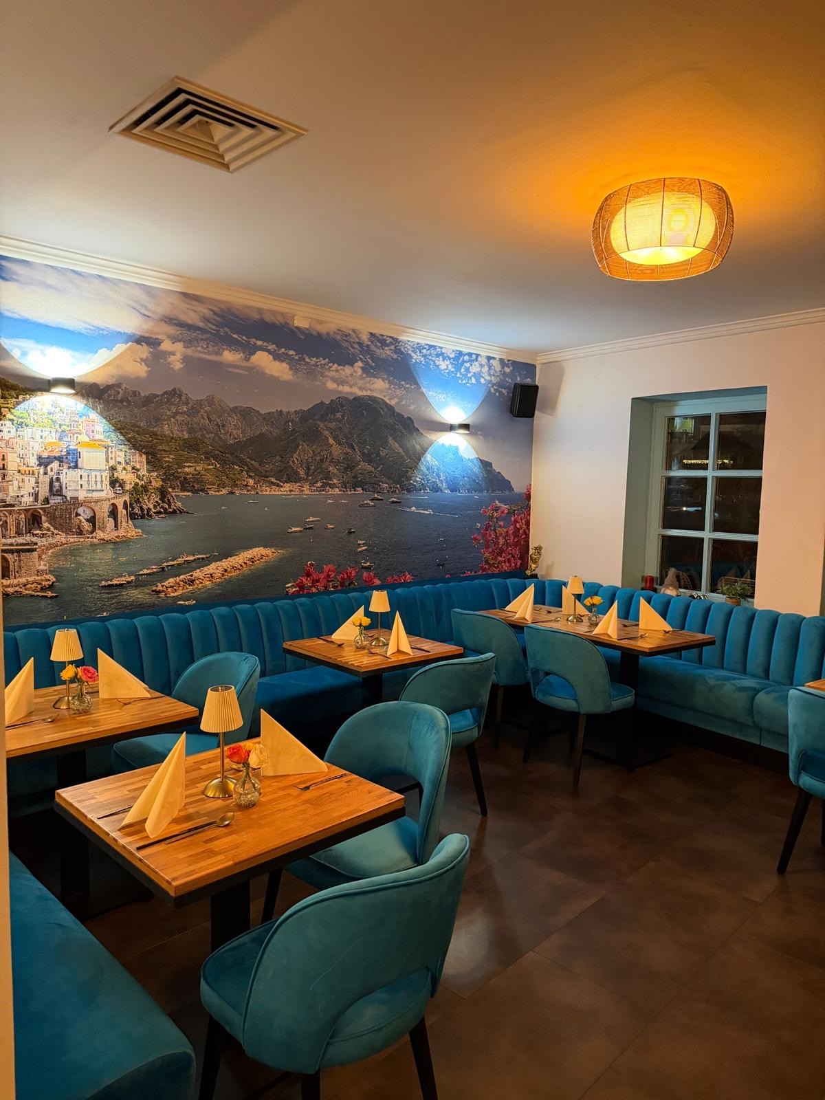 Gastronomie kaufen pachten: Innenraum mit neuer Ausstattung  - Restaurant + Eisdiele