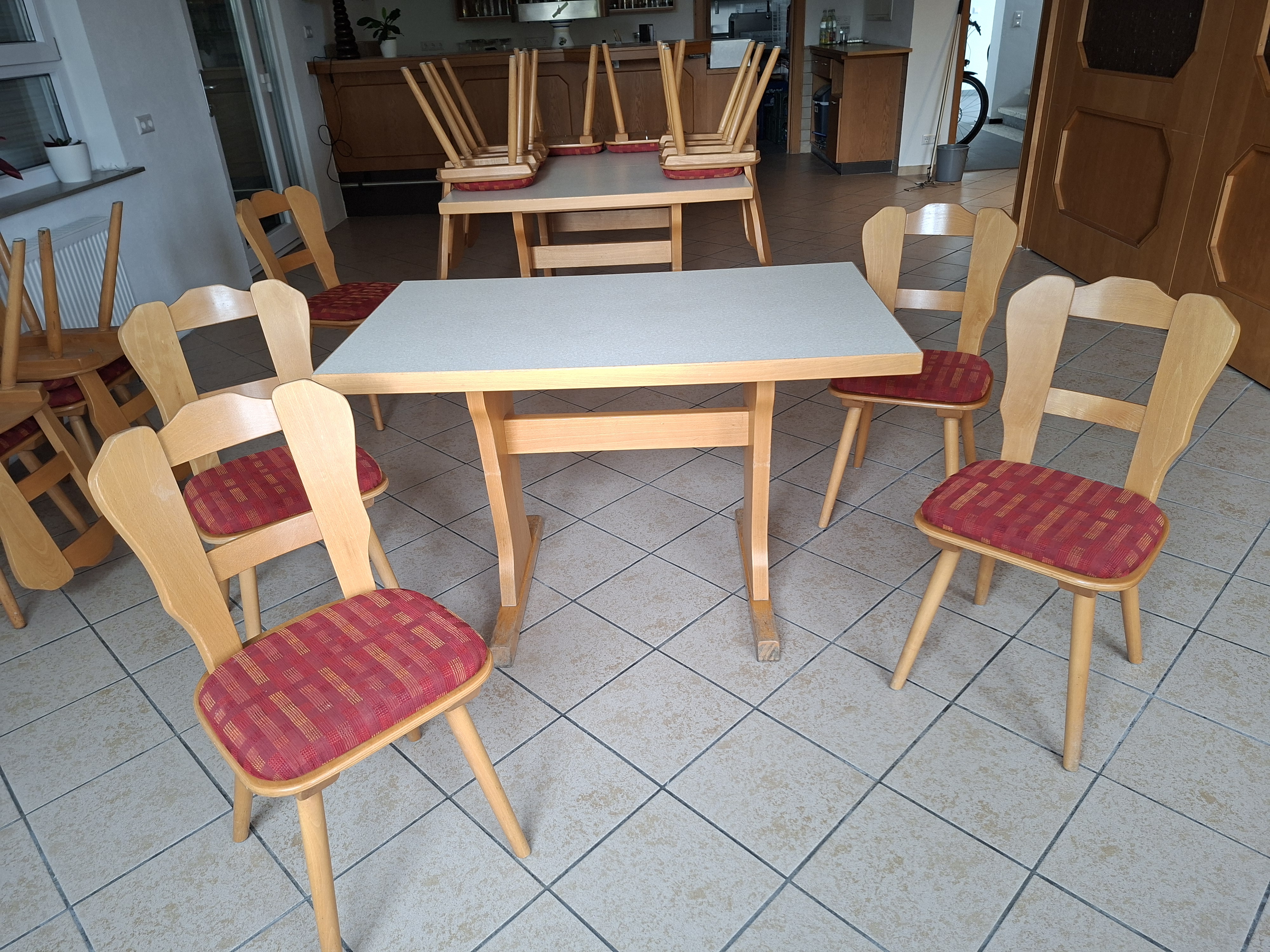 Gastronomie kaufen pachten: Tische in diversen Größen, ca. 45 Stühle. - Vereinsheim Bezgenriet