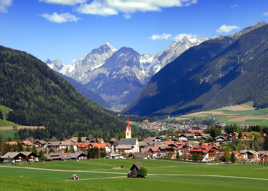 Hotel kaufen pachten: Hotelgrundstück im Pustertal zum Kauf - Baugrundstück für 5*-Hotelanlage/Resort in Südtirol zu verkaufen