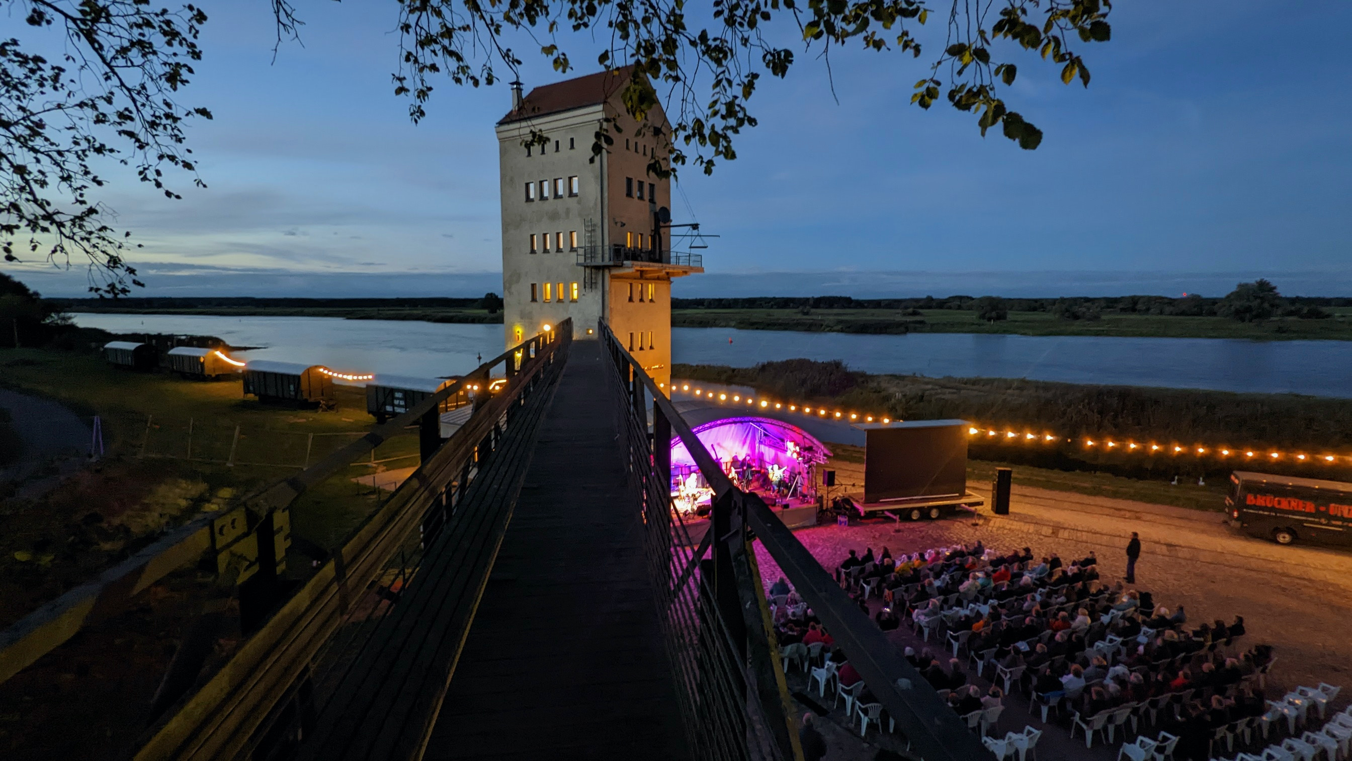 Gastronomie kaufen pachten: Veranstaltung am Hafen - Außergewöhnliche Gastro- & Eventlocation mit Ferienwohnung  an der Oder