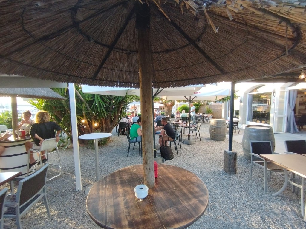 Gastronomie kaufen pachten: La Gavina, L'Escala, Costa Brava, funktionierendes Restaurant an erster Meereslinie