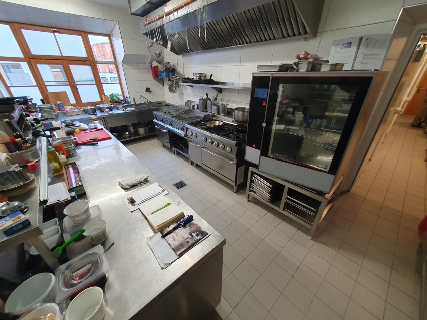 Hotel kaufen pachten: Landgasthof mit Hochzeitssaal, Biergarten und Pächterwohnung in Oberbayern