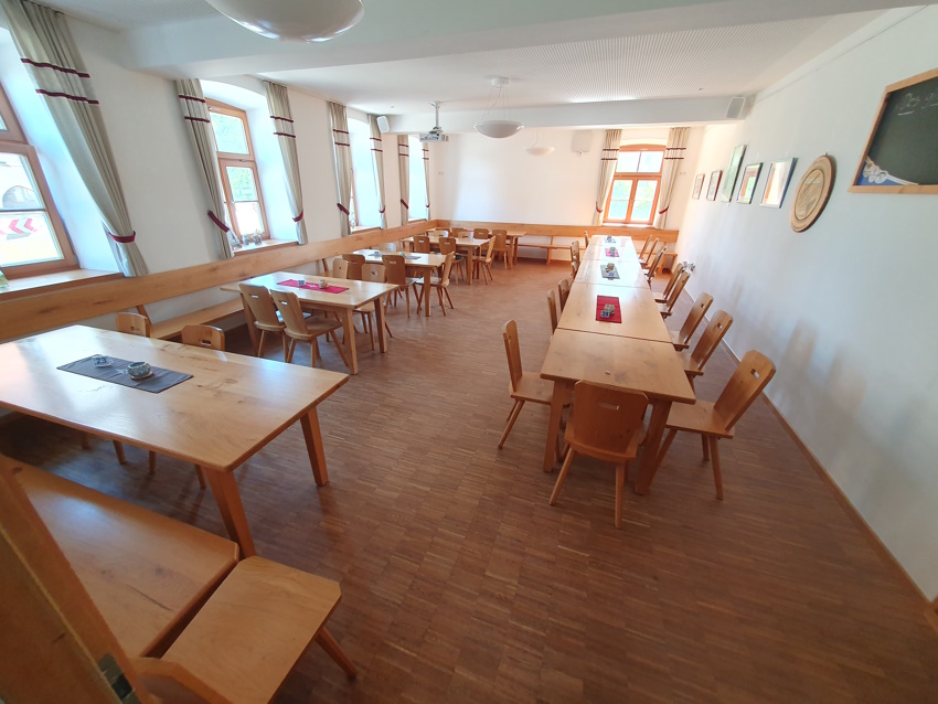 Hotel kaufen pachten: Landgasthof mit Hochzeitssaal, Biergarten und Pächterwohnung in Oberbayern