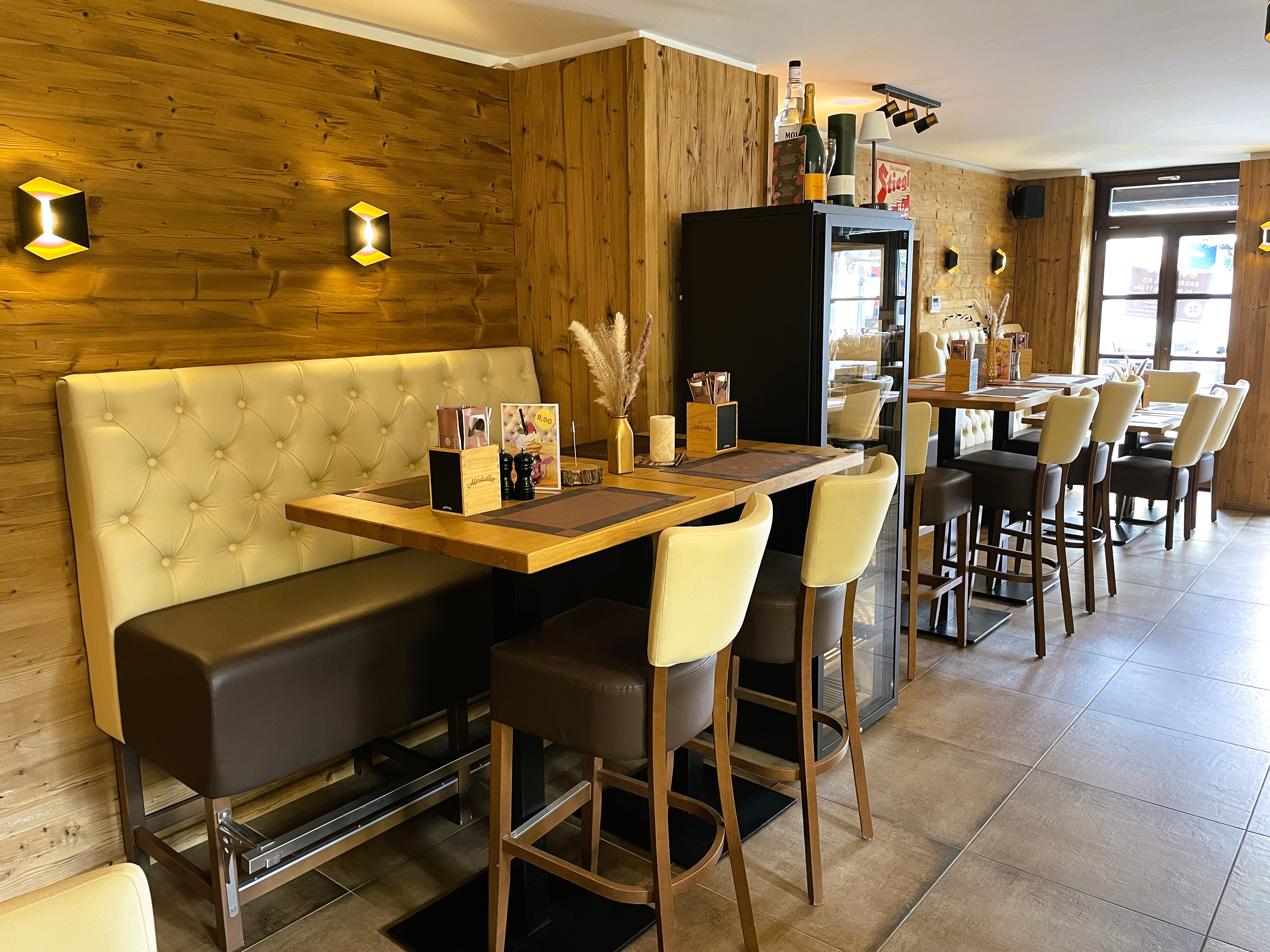 Gastronomie kaufen pachten: Gastraum - Verpachtung: Voll ausgestattete Gastro-Immobilie in Nieder-Erlenbach