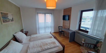 Hotel Immobilien - Burghausen (Landkreis Altötting) - Gastronomiebetrieb mit Hochzeitssaal, großer Pächterwohnung, 5 Gästezimmern, Restaurant, Wintergarten und Sonnenterrasse in oberbayerischem Tourismusort mit hoher Kaufkraft
