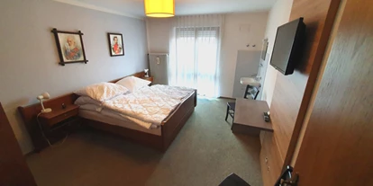 Hotel Immobilien - Burghausen (Landkreis Altötting) - Gastronomiebetrieb mit Hochzeitssaal, großer Pächterwohnung, 5 Gästezimmern, Restaurant, Wintergarten und Sonnenterrasse in oberbayerischem Tourismusort mit hoher Kaufkraft