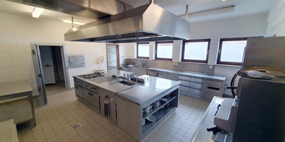 Hotel Immobilien - Burghausen (Landkreis Altötting) - Gastronomiebetrieb mit Hochzeitssaal, großer Pächterwohnung, 5 Gästezimmern, Restaurant, Wintergarten und Sonnenterrasse in oberbayerischem Tourismusort mit hoher Kaufkraft