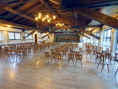 Gastronomie kaufen pachten: Gastronomiebetrieb mit Hochzeitssaal, großer Pächterwohnung, 5 Gästezimmern, Restaurant, Wintergarten und Sonnenterrasse in oberbayerischem Tourismusort mit hoher Kaufkraft