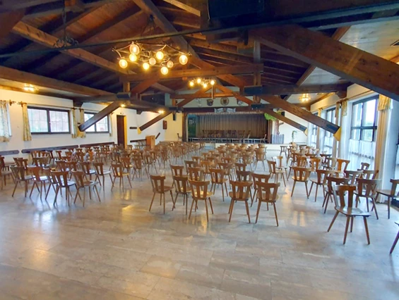Gastronomie kaufen pachten: Gastronomiebetrieb mit Hochzeitssaal, großer Pächterwohnung, 5 Gästezimmern, Restaurant, Wintergarten und Sonnenterrasse in oberbayerischem Tourismusort mit hoher Kaufkraft