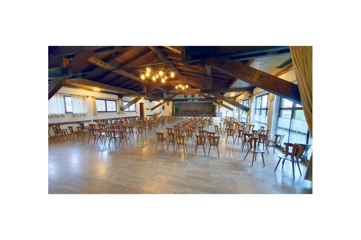 Gastronomie kaufen pachten: Gastronomiebetrieb mit Hochzeitssaal, großer Pächterwohnung, 5 Gästezimmern, Restaurant, Wintergarten und Sonnenterrasse in oberbayerischem Tourismusort mit hoher Kaufkraft