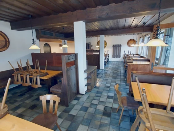 Gastronomie kaufen pachten: Gastronomiebetrieb mit Hochzeitssaal, großer Pächterwohnung, 5 Gästezimmern, Restaurant, Wintergarten und Sonnenterrasse in oberbayerischem Tourismusort mit hoher Kaufkraft