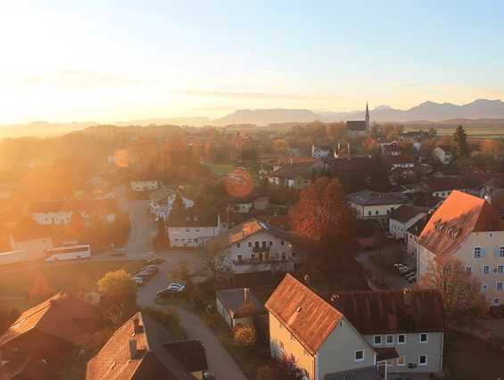 Gastronomie kaufen pachten: Gastronomiebetrieb mit Hochzeitssaal, großer Pächterwohnung, 5 Gästezimmern, Restaurant, Wintergarten und Sonnenterrasse in oberbayerischem Tourismusort mit hoher Kaufkraft