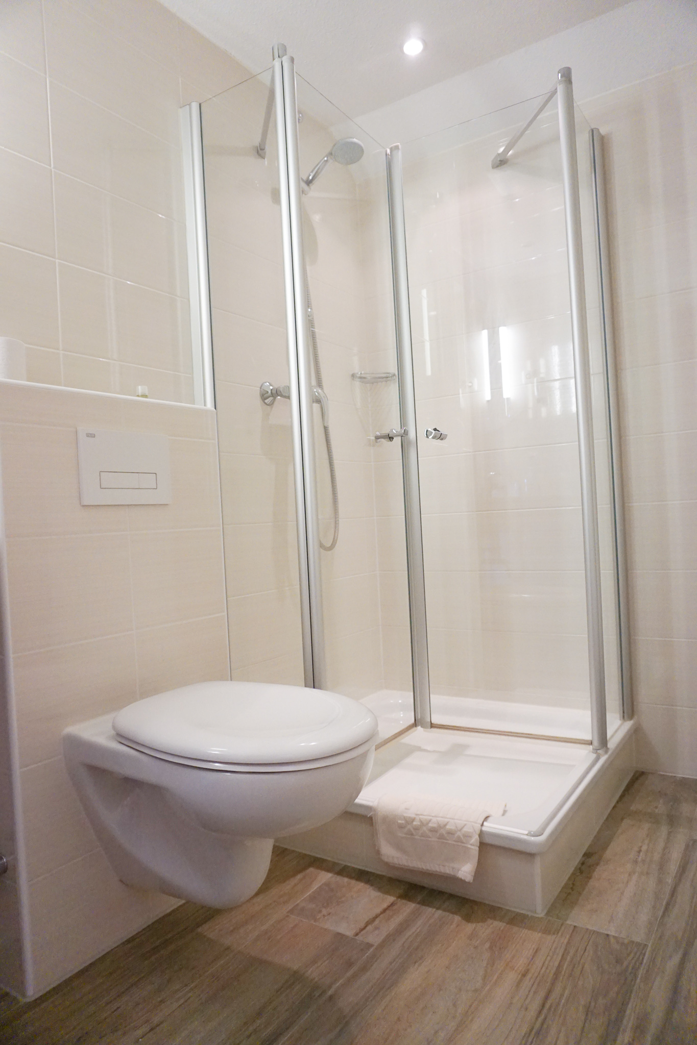 Hotel Immobilien - Deutschland - Moderne Bäder sind Bestandteil des Hotels - Gastro-Hotel-Immobilie in toller Lage