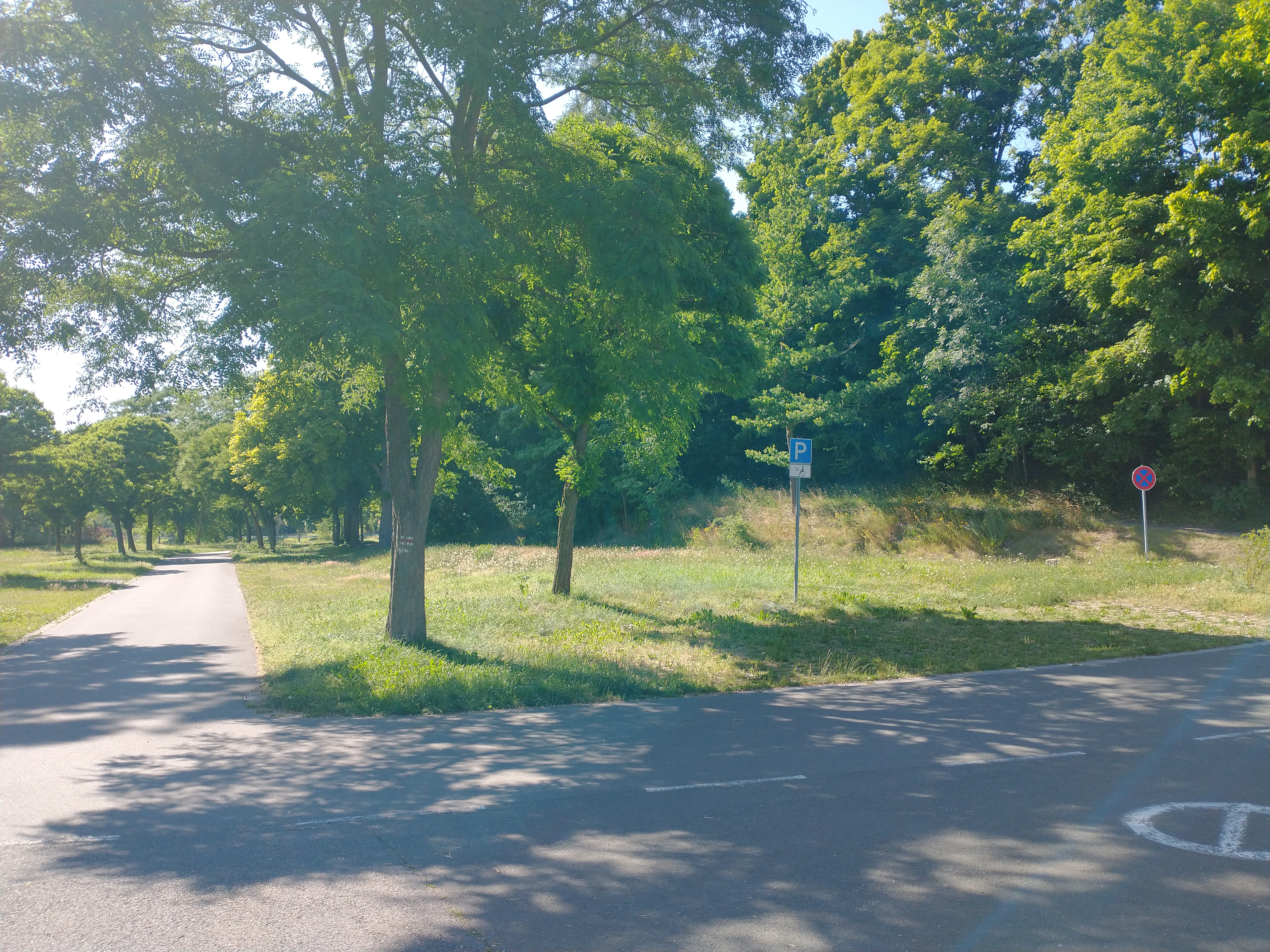 Hotel Immobilien - Deutschland - Gebührenfreie Parkplätze - Neuverpachtung Gaststätte mit Kiosk im Freibad Pausa 