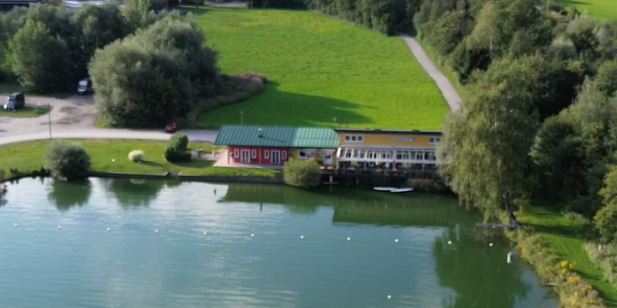 Hotel Immobilien - Betriebsart: Bar - Restaurant und Strand-Bistro (optional) - Einzigartige Seelocation in Kiefersfelden / Hödenauer See