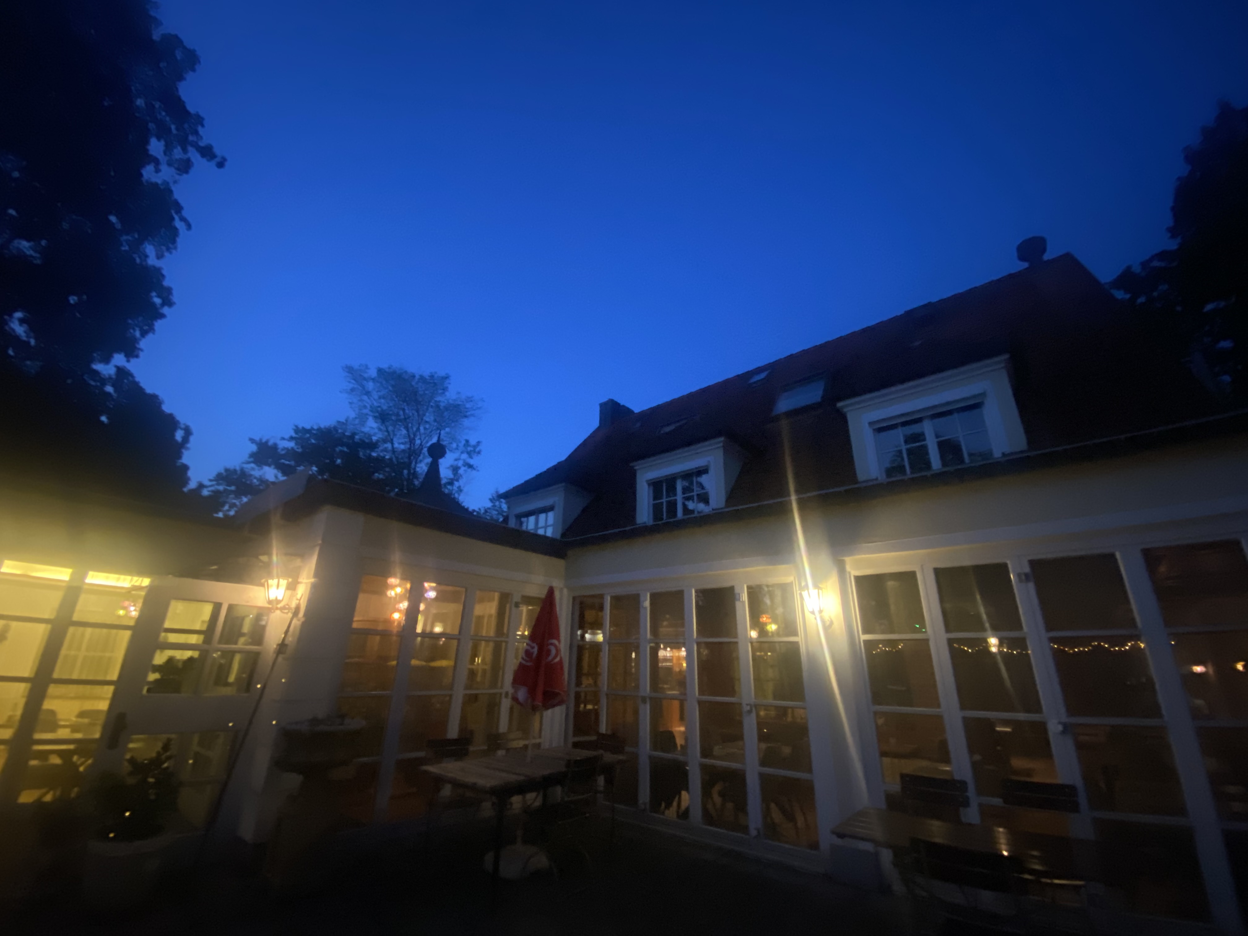 Hotel Immobilien - Karlsfeld - Außenansicht Gebäude - Shato am See Restaurant 