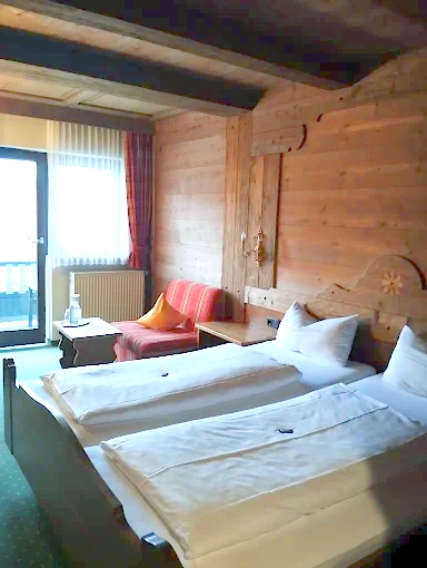 Hotel Immobilien - Hotel Kaufangebot - Hotel * * * 30 Zi. in Bayern wegen Nachfolgermangel zu verkaufen 