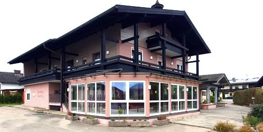 Hotel Immobilien - Betriebsart: Cafe - Gaststätte mit Betreiberwohnung zur Pacht - Gastronomiebetrieb mit Pächterwohnungen und Gästezimmer zu verpachten 