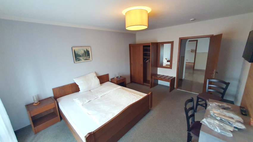 Gastronomie kaufen pachten: Gastronomiebetrieb mit Gästezimmer zur Pacht  - Gastronomiebetrieb mit Pächterwohnungen und Gästezimmern zu verpachten 