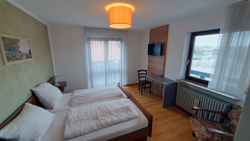 Gastronomie kaufen pachten: Pachtangebot Gaststätte mit Gästezimmer  - Gastronomiebetrieb mit Pächterwohnungen und Gästezimmern zu verpachten 