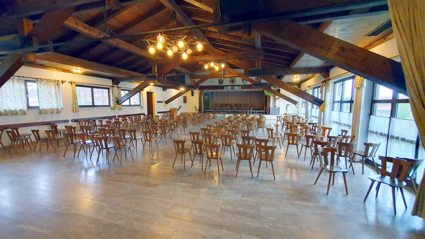 Gastronomie kaufen pachten: Eventsaal in Bayern - Gastronomiebetrieb mit Pächterwohnungen und Gästezimmern zu verpachten 