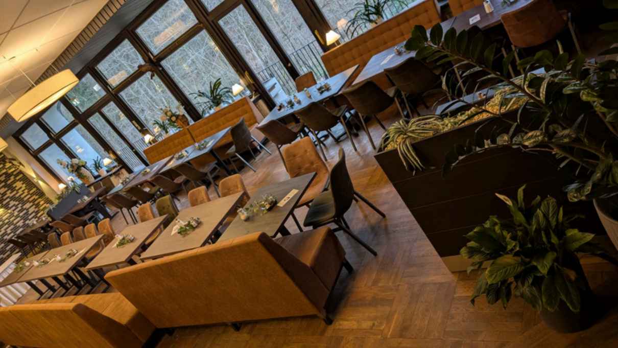 Hotel kaufen pachten: Großer Festsaal: Die erste Adresse der Region für Hochzeiten und Jubiläen, ca. 90 Sitzplätze. - Forsthaus Wingst *** Ferienhotel am Dobrock